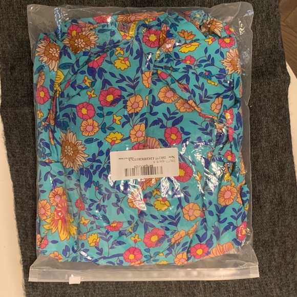 Gorgeous wrap dress in turquoise print! - Picture 9 of 10